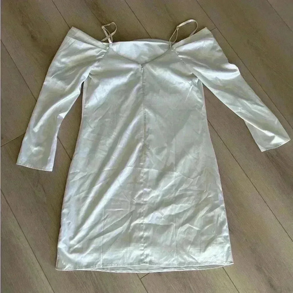 Venus Cowl Neck mini Dress off white silky straps long sleeves lined sz 8 hoco - Picture 11 of 11